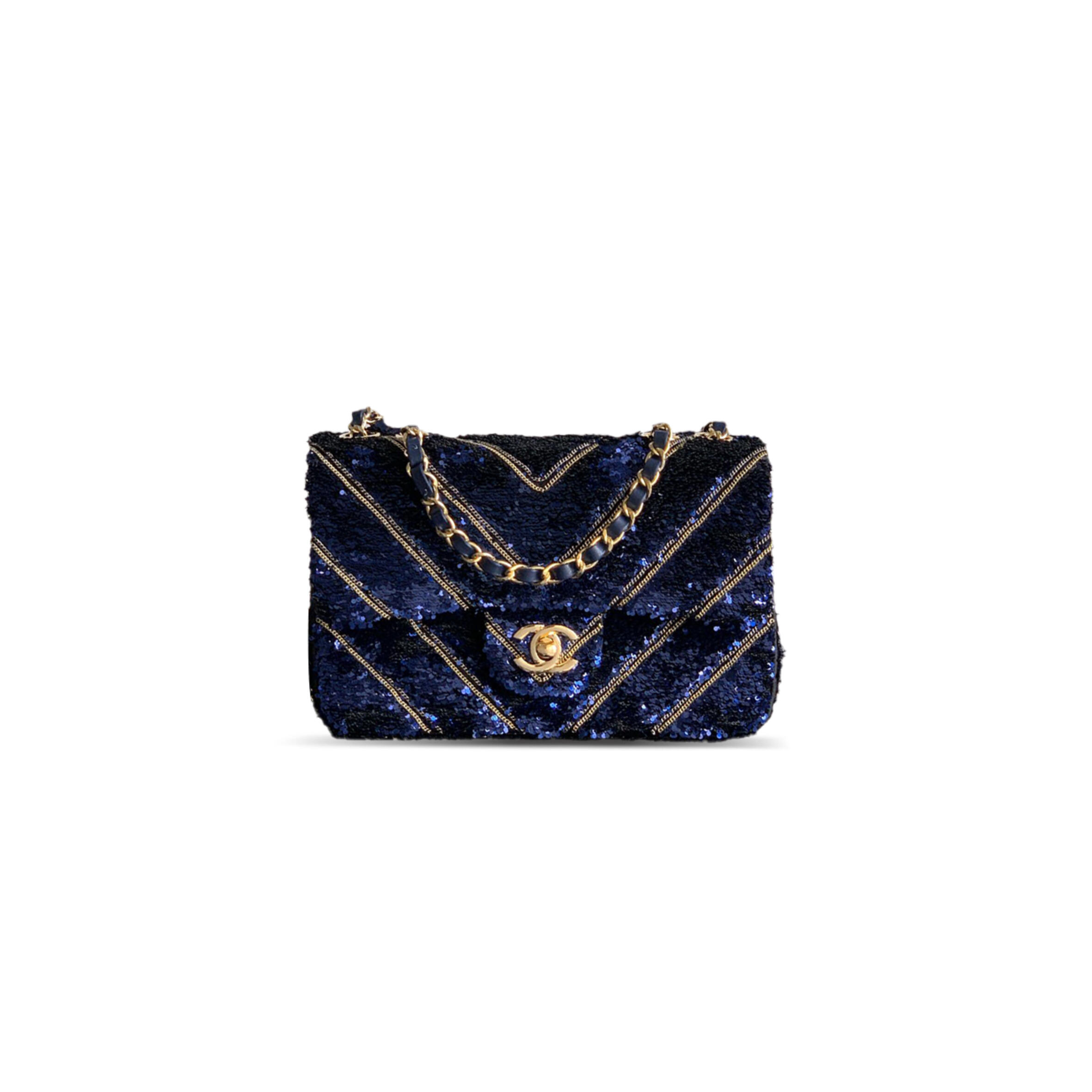CHANEL CLASSIC FLAP BAG IN CHEVRON CHAIN & SEQUIN WITH BLUE CALFSKIN LINING AND GOLD HARDWARE (21*14*8cm)